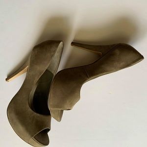 Jessica Simpson heels